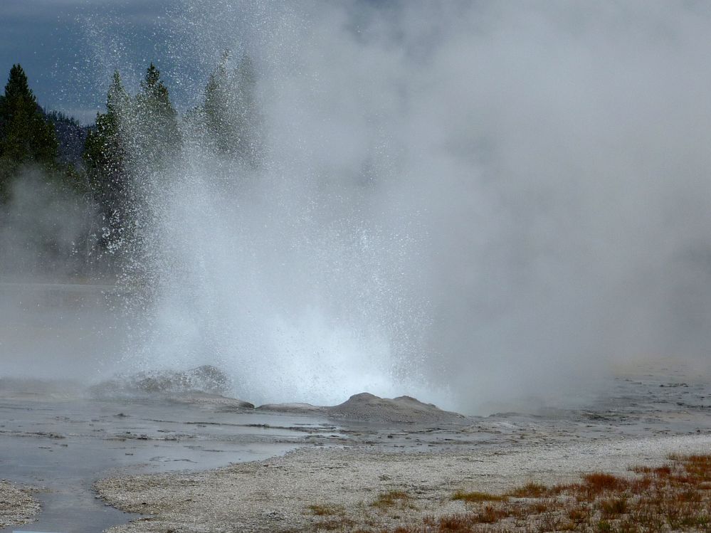 Yellowstone Old faithfull Daisy Geyser (10).JPG